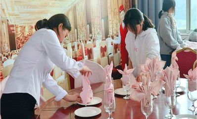 宜宾市叙州区高场职校举行第十五届"餐巾折花"技能比赛